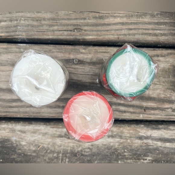 VINTAGE HOLIDAY SET OF 3 PILLAR CANDLES ETCHED BEAUTIES - Picture 9 of 13